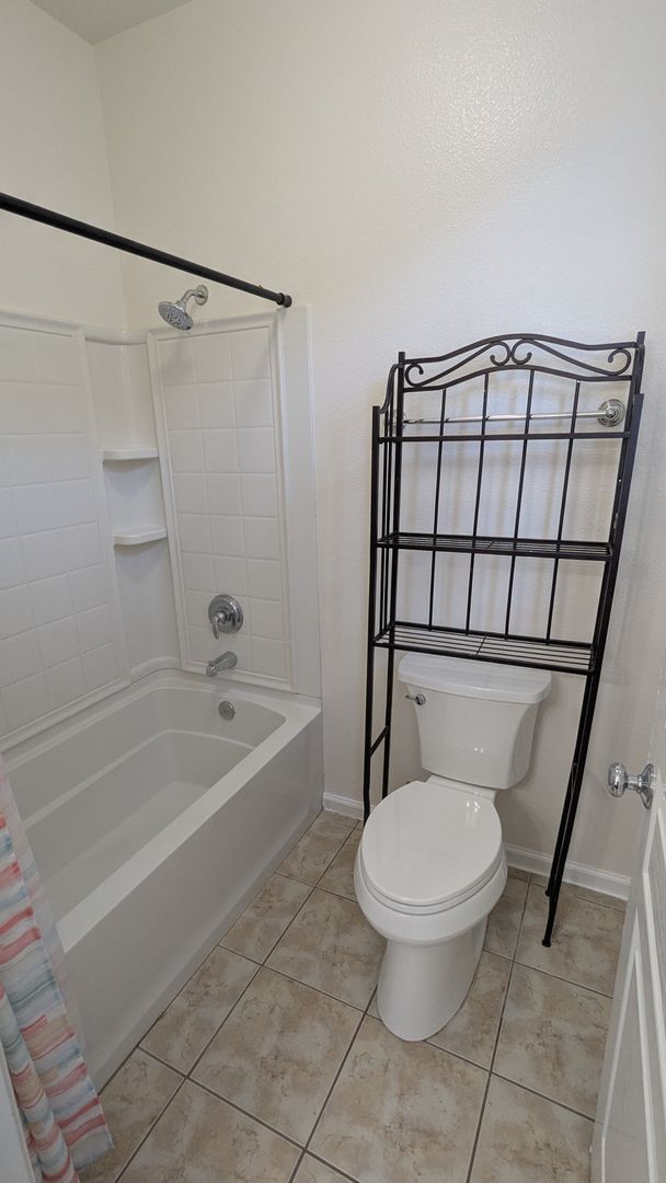 Building Photo - 3 BED 2.5 BATH IN PITTSBURG