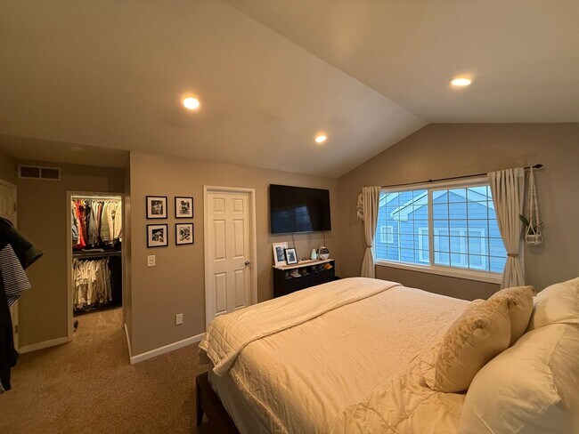 Building Photo - NEW YEAR NEW HOME! 3 bed, 2.5 bath, 2 car garage in South Anchorage