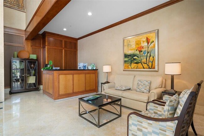 Building Photo - 347 N New River Dr E