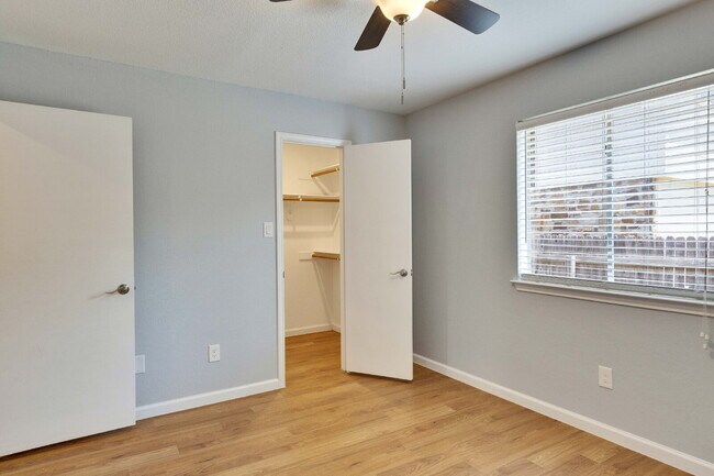 Building Photo - "Charming 3-Bedroom Cedar Park Home with 2...