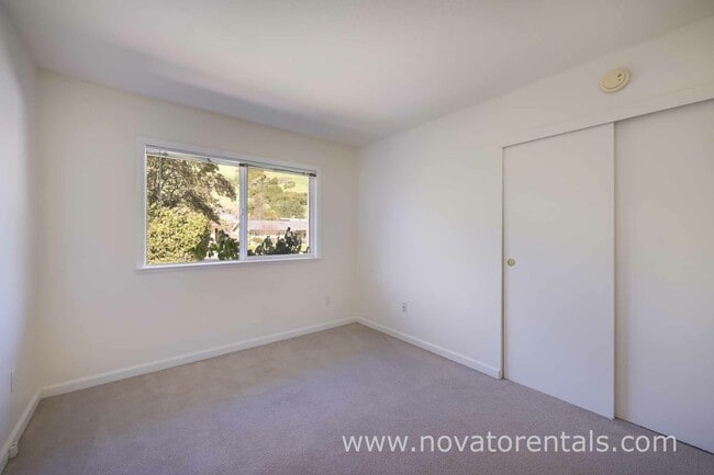 Building Photo - 2665 Center Rd