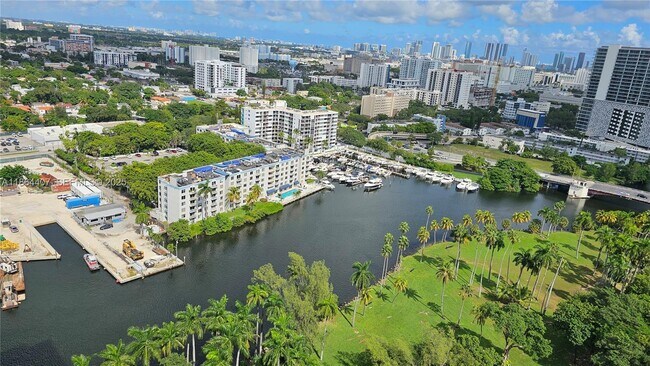 Building Photo - 1861 NW N River Dr