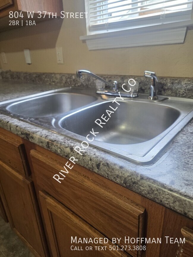 Building Photo - 804 W 37th St