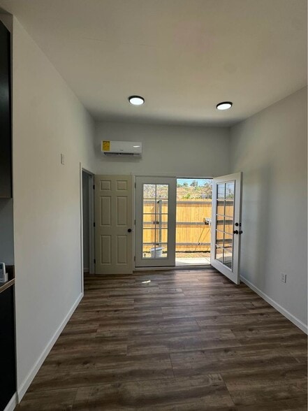 Primary Photo - 268 Meadowbrook Dr