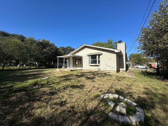 Building Photo - 115 Dawn Dr