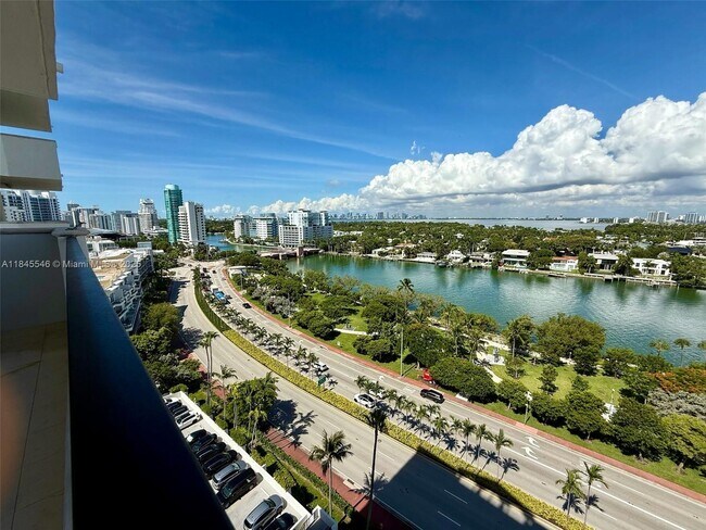 Building Photo - 6422 Collins Ave