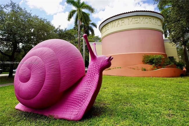 Building Photo - 615 Santander Ave