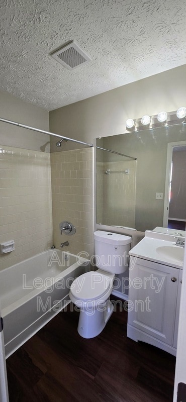 Building Photo - 5702 Wells Cir