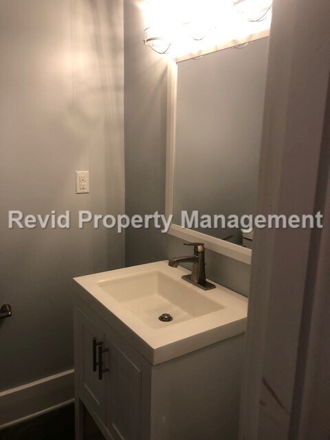 Building Photo - 2008 Courtland Pl