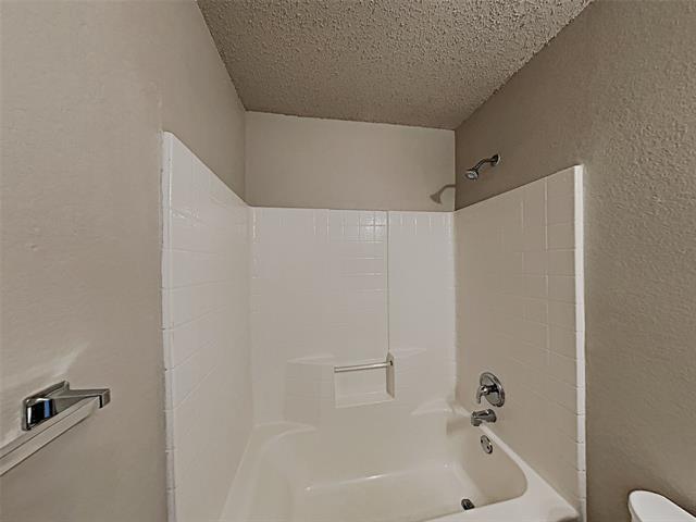 Building Photo - 1210 Hampton Dr