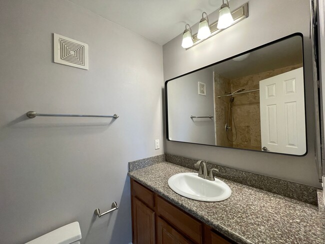 Building Photo - Beautiful Remodeled Condo In North Park w/...