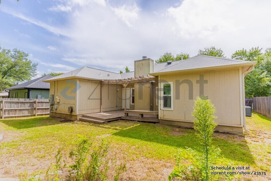 Building Photo - 710 Elder Way