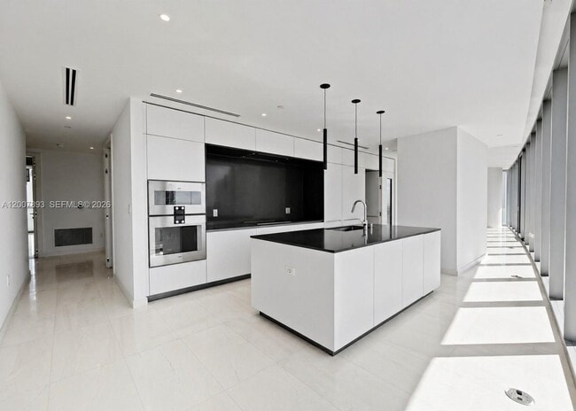 Building Photo - 300 Biscayne Blvd Way