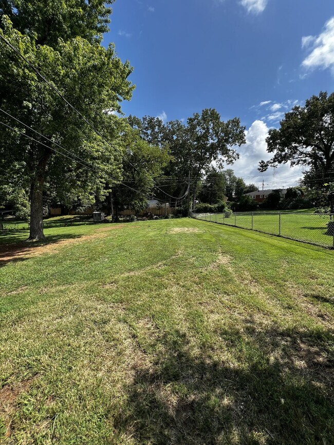 Building Photo - 206 Orleans Dr