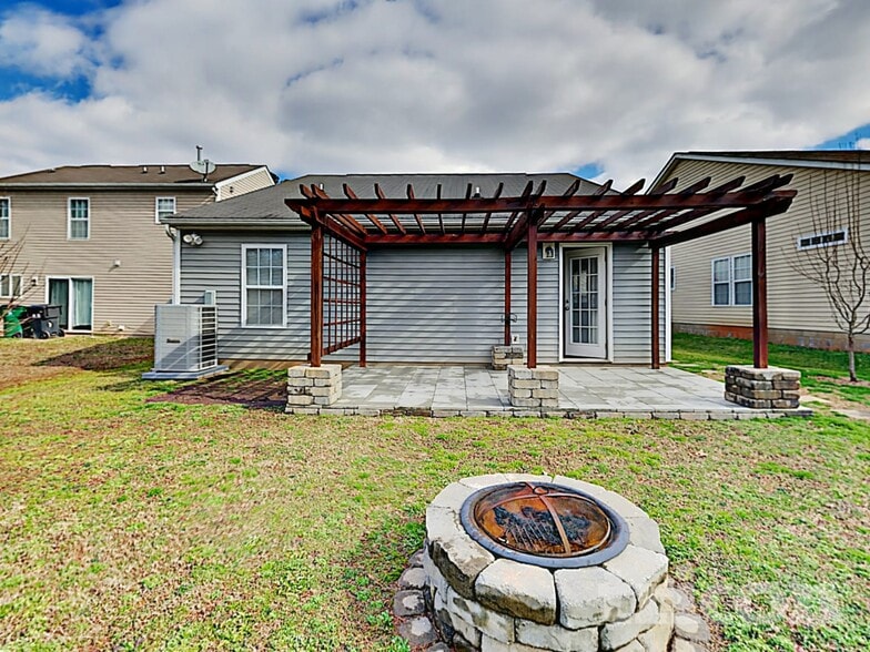 Building Photo - 10333 Hugue Way