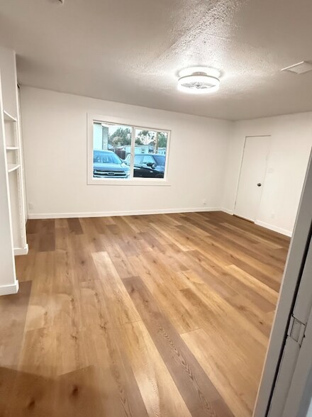 Building Photo - 8927 Delrose Ave