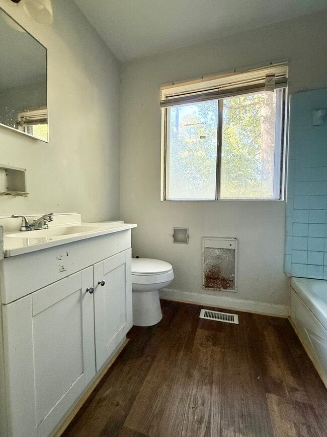 Building Photo - 1301 Shannon Dr