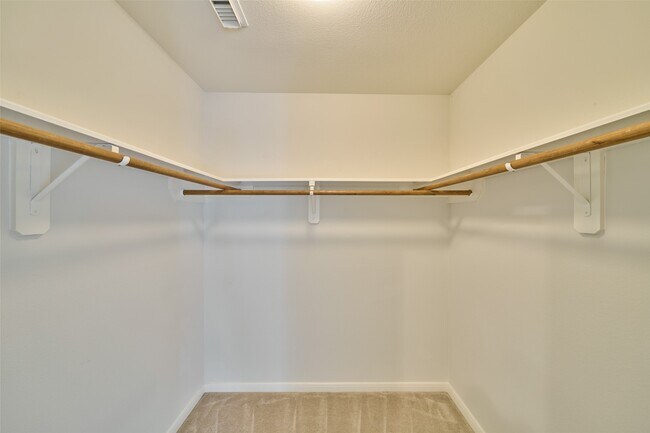 Building Photo - 506 Elm Ridge Dr