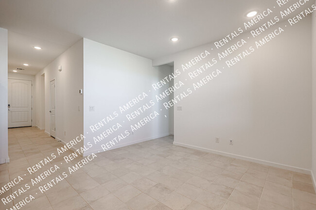 Building Photo - 15990 W Gray Fox Trl
