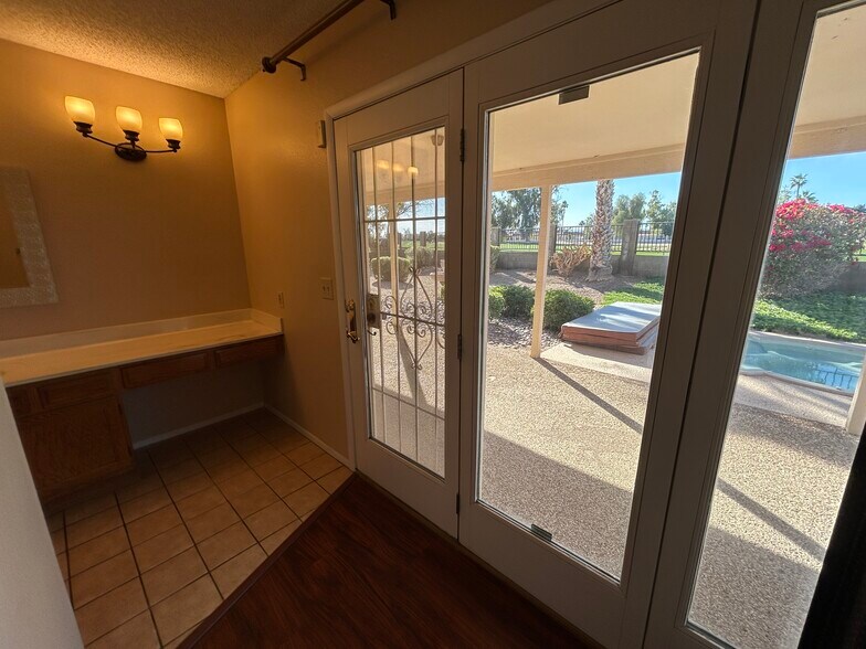 Building Photo - 12138 S Tomi Dr