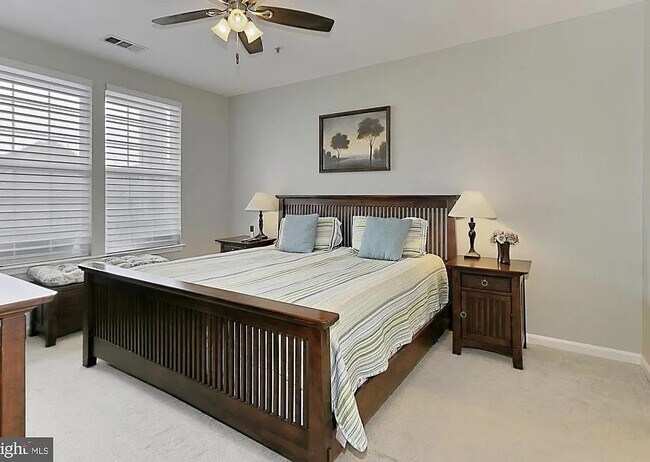 Building Photo - 4950 Brenman Park Dr