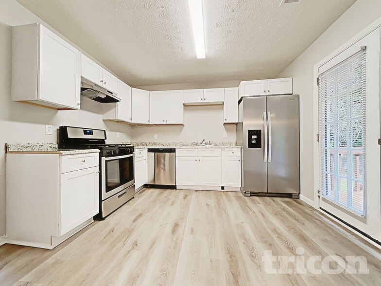 Building Photo - 5569 Princeton Oaks Ln