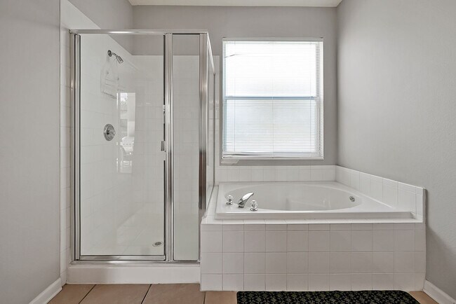 Building Photo - 8157 Sun Palm Dr