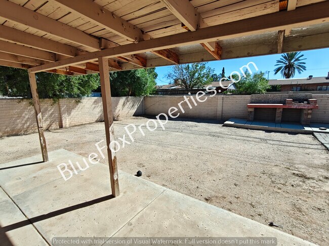 Building Photo - 5952 E 25th St