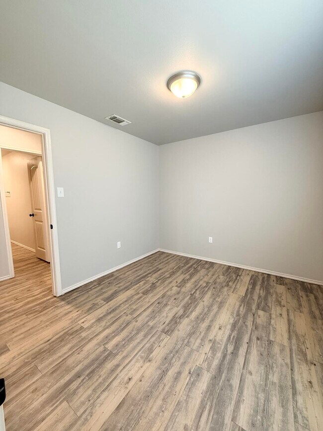 Building Photo - 1716 E 14th St