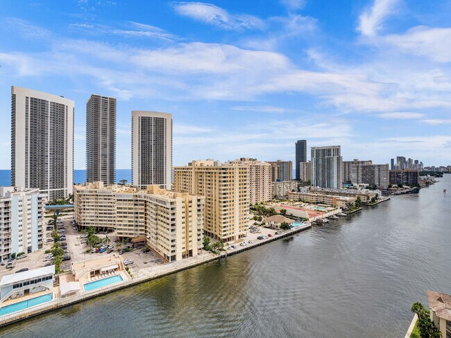 Building Photo - 2602 E Hallandale Beach Blvd