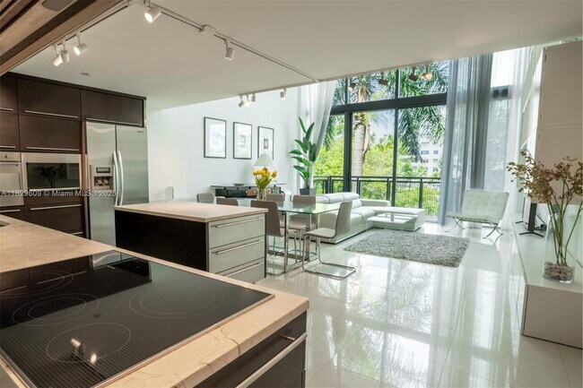 Building Photo - 6000 Collins Ave