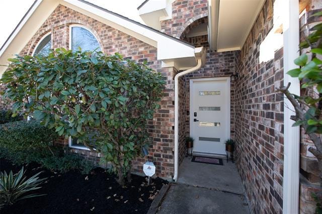 Building Photo - 705 Greenway Dr