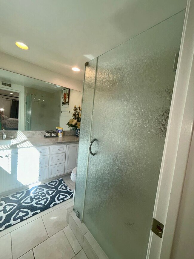 Building Photo - Beautiful Fully Furnished 4Bed/2Bath Home for Rent