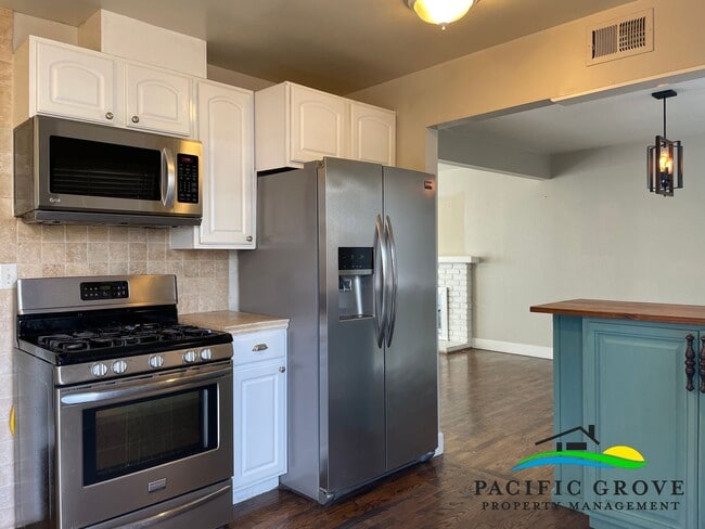 Building Photo - Updated Three Bedroom