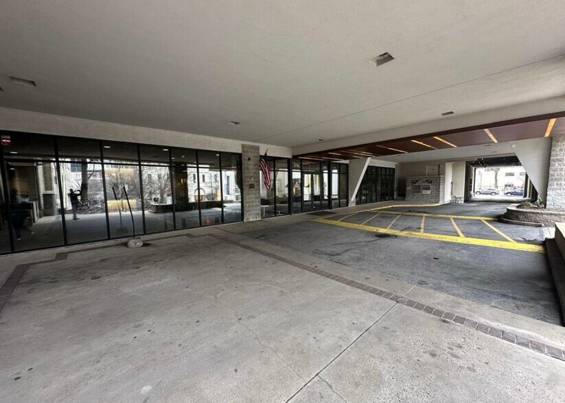 Building Photo - 270 E Highland Ave