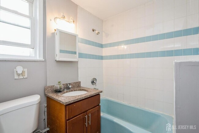 Building Photo - 309 Hall Ave