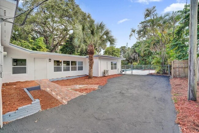 Building Photo - 1836 SW 9th Ave