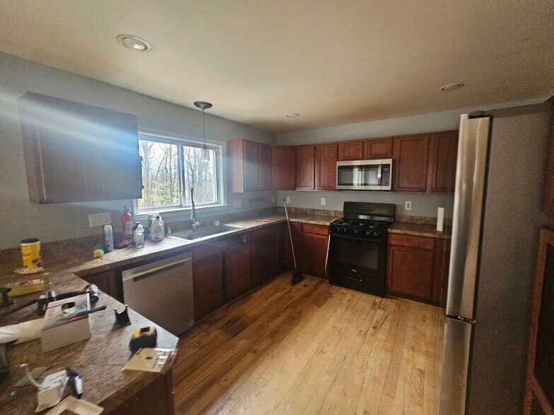 Kitchen - 852 Gray Fox Rd