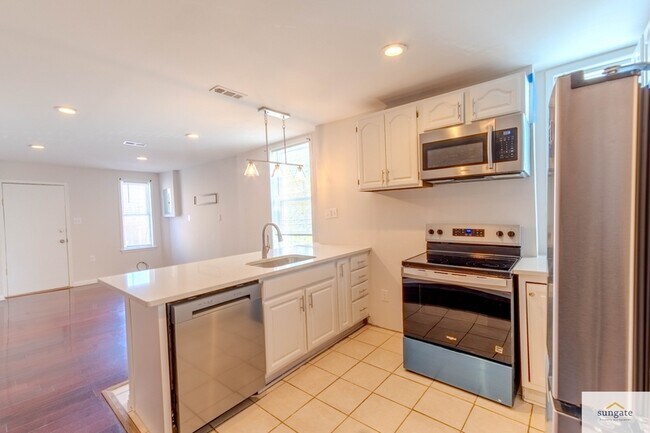 Building Photo - 2608 E Fayette St