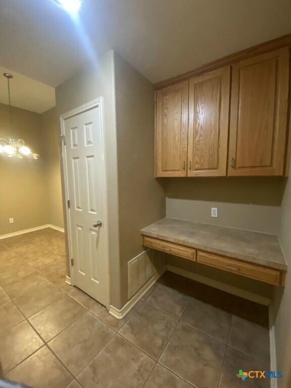 Building Photo - 816 Twin Oaks Dr