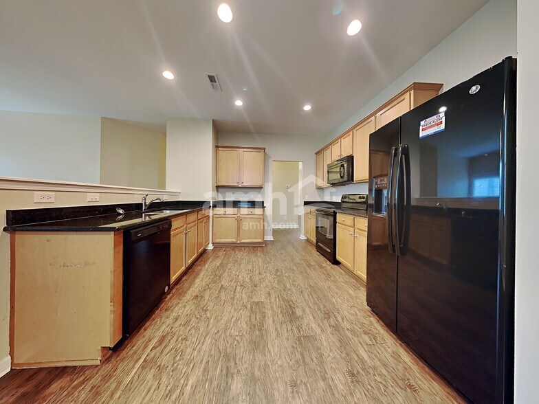 Building Photo - 504 Greywood Ln