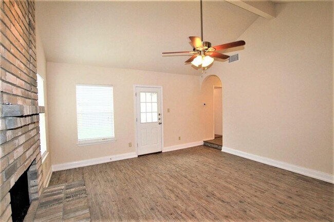 Building Photo - 605 Elder Way