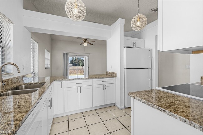 Building Photo - 1733 NE 7th Pl