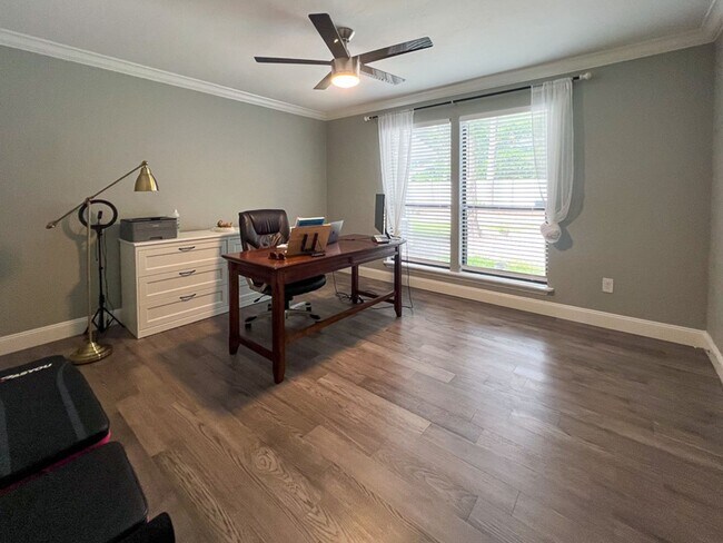 Building Photo - 3BR/2BA POOL HOME in SW Gainesville - avai...