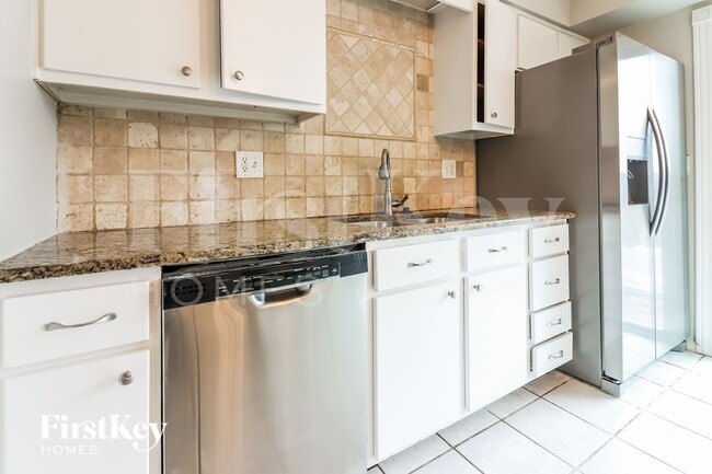 Building Photo - 11568 Earnshaw St