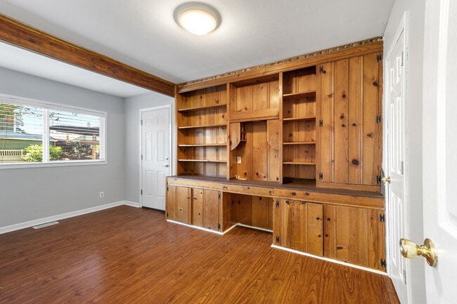 Building Photo - 4921 SE 76th Ave