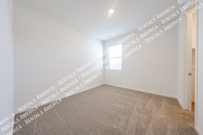 Building Photo - 35581 N Thicket Wy
