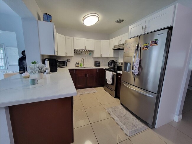 Building Photo - 6930 SW 12th St