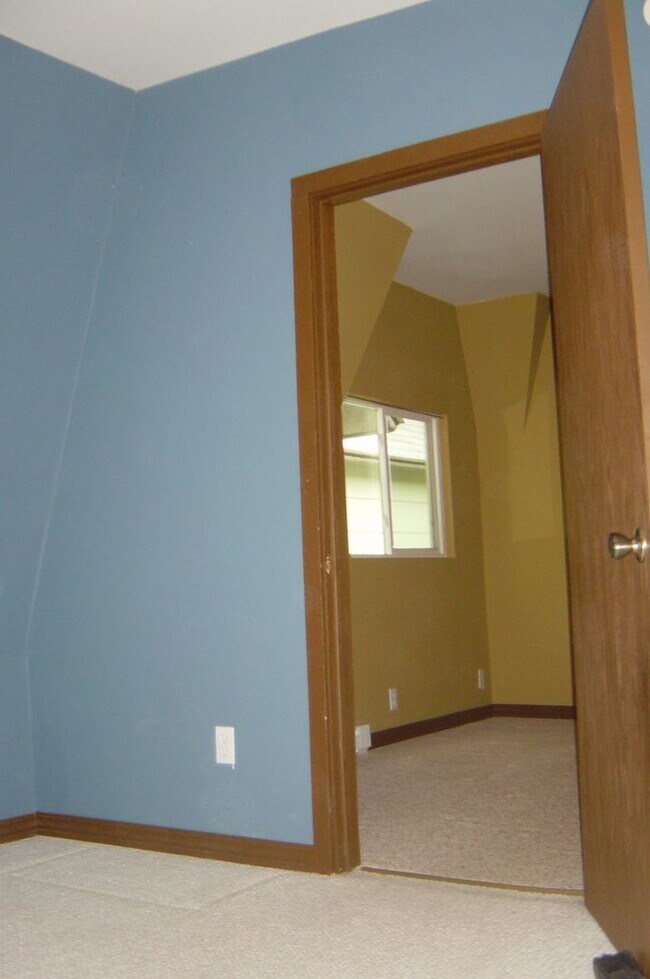 Building Photo - 507 N 57th Ave W
