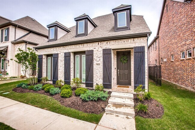 Building Photo - 7021 Royal View Dr